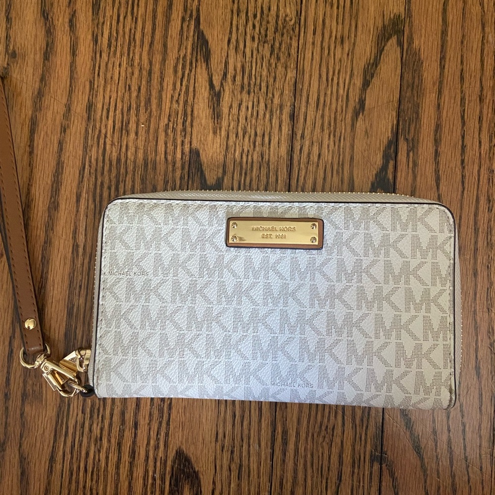 Michael Kors Wristlet Wallet